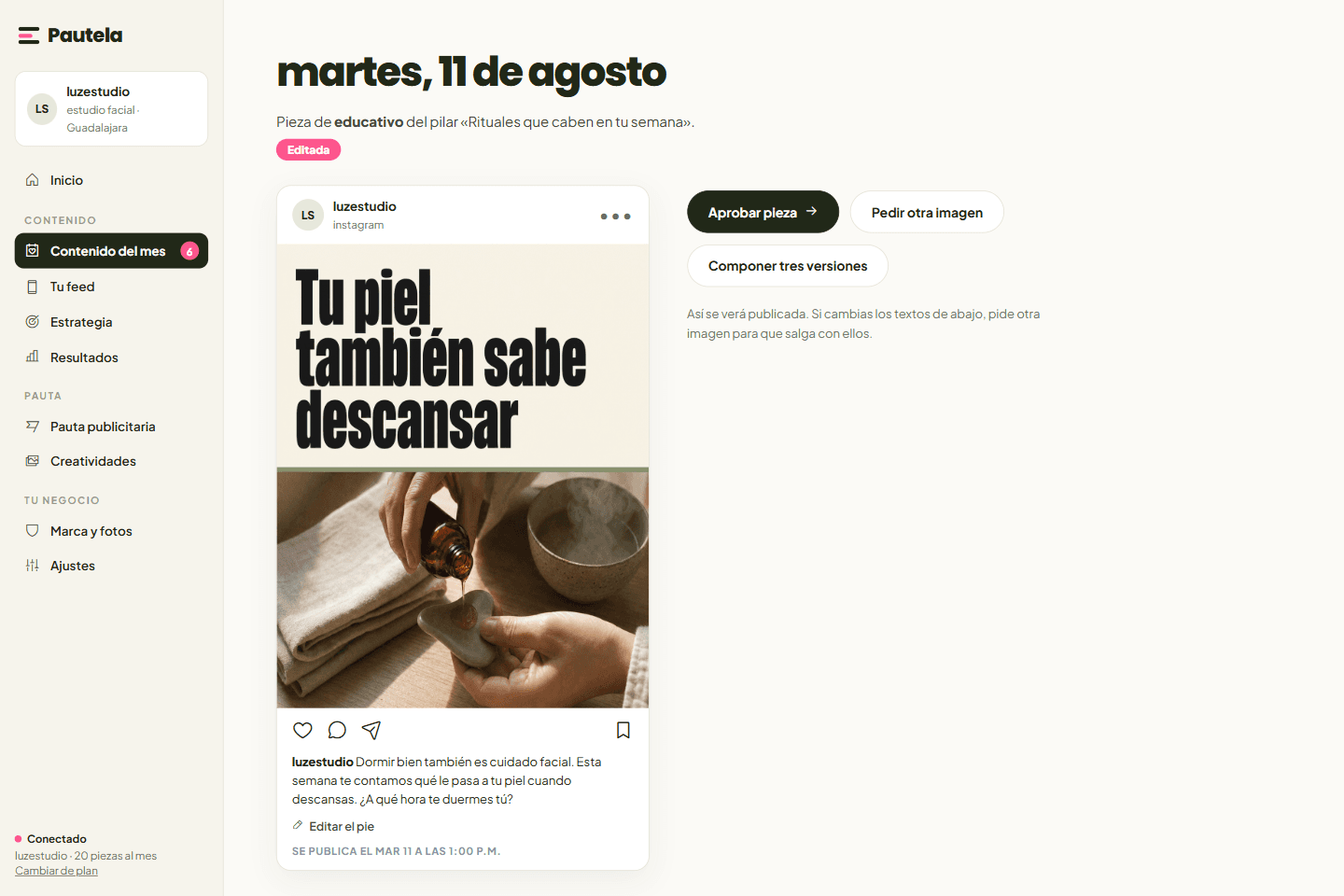 Editor de Pautela con una publicación del mes, su descripción editable y las opciones de aprobación
